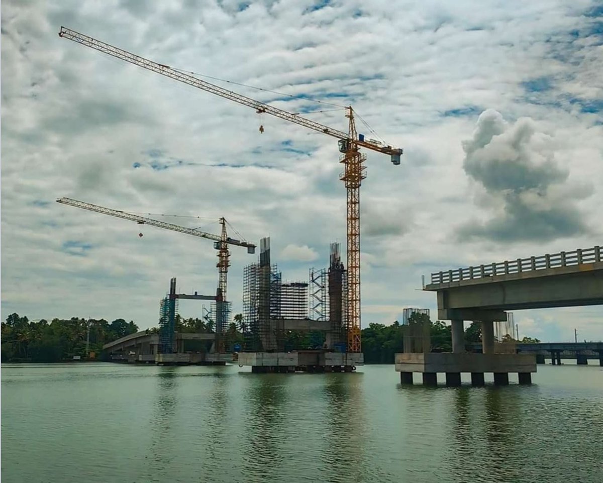 GreatKerala1's tweet image. Another cable stayed bridge construction is progressing, which connects Perumon and Munroe Island in Kollam. 🏗️

#Kerala #Kollam
