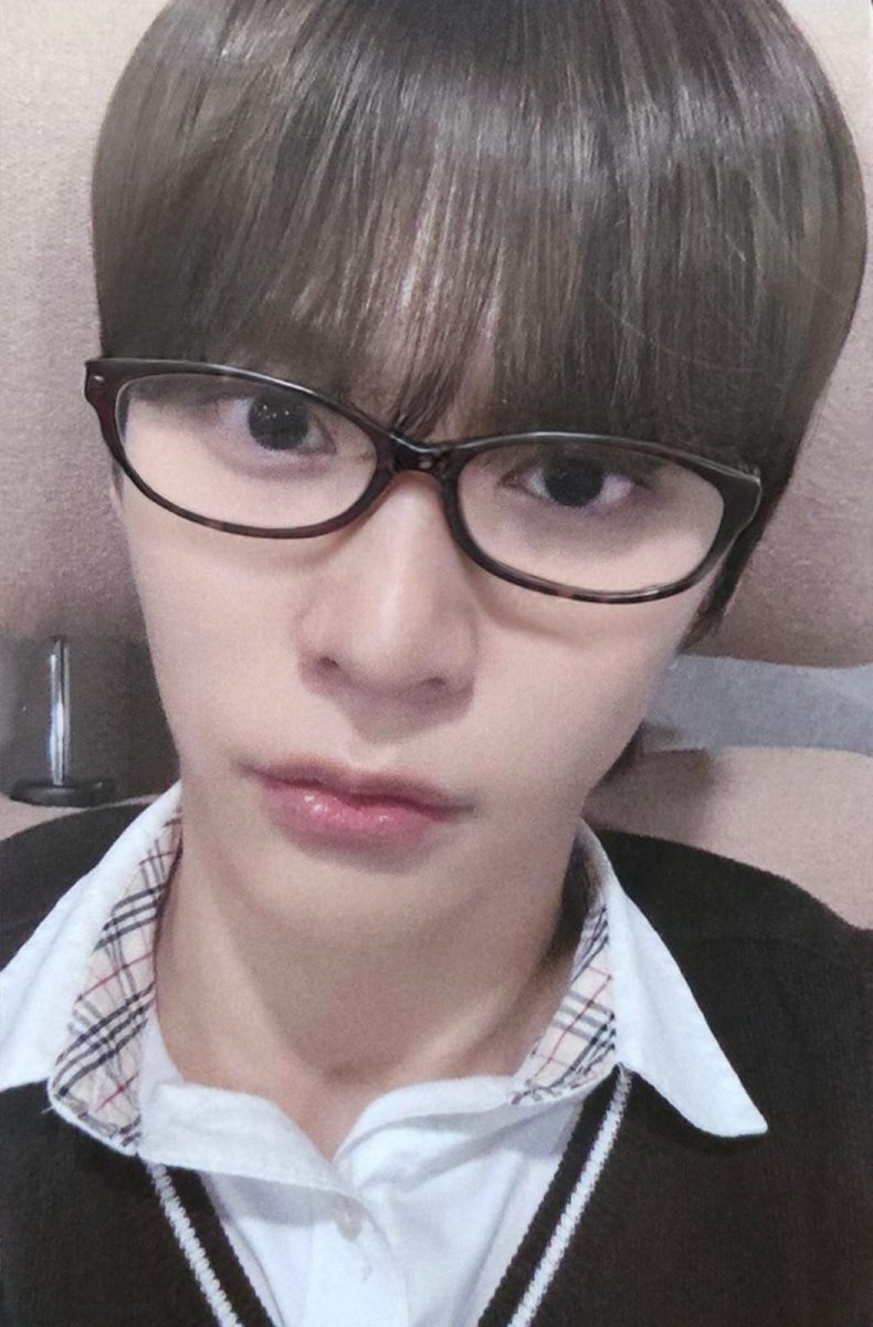 hot nerd who wear glasses yessssssssss