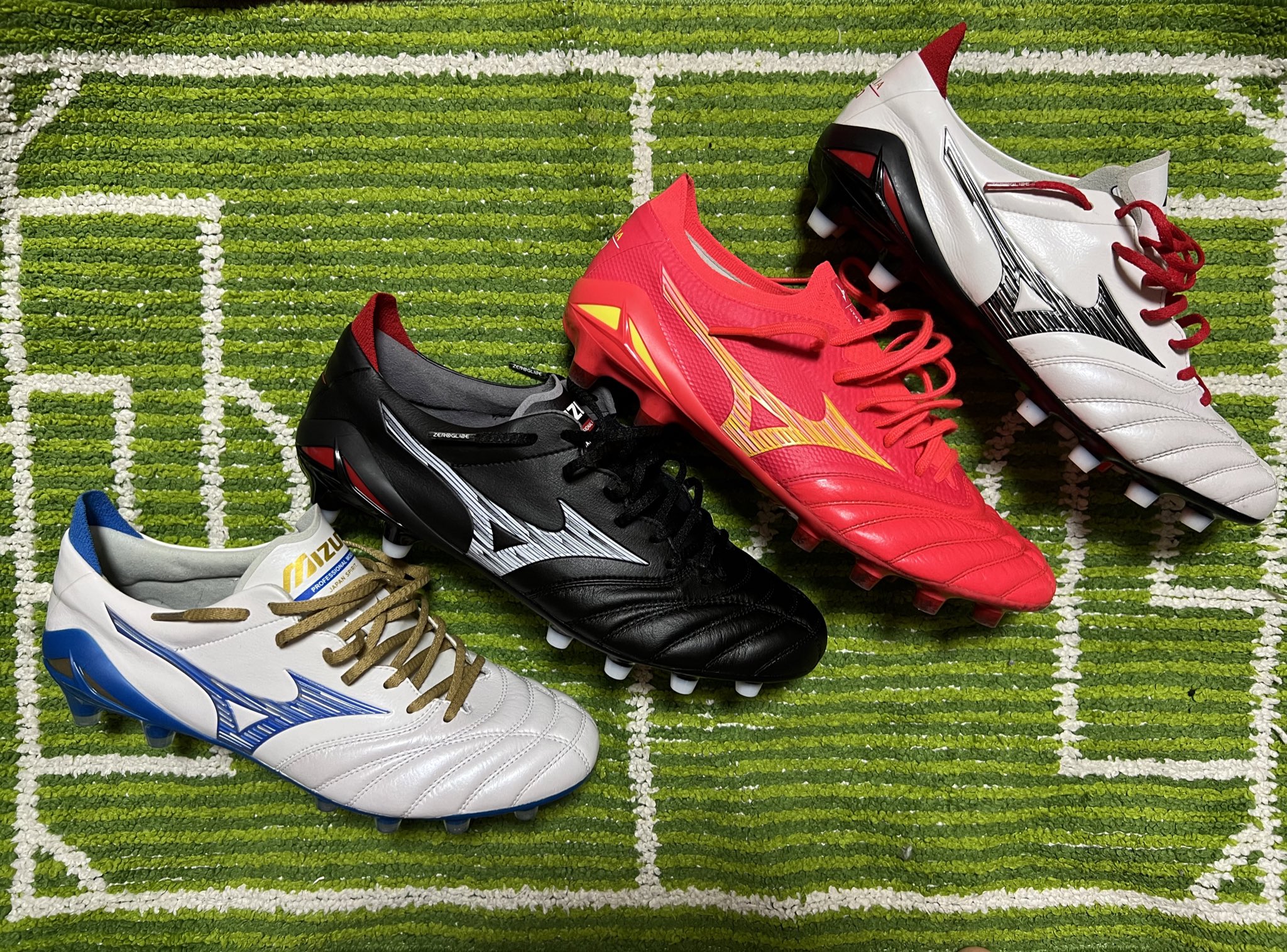 Mizuno Morelia サッカースパイク 黒/白/赤 Mizuno Morelia サッカースパイク 黒/白/赤 サッカースパイク