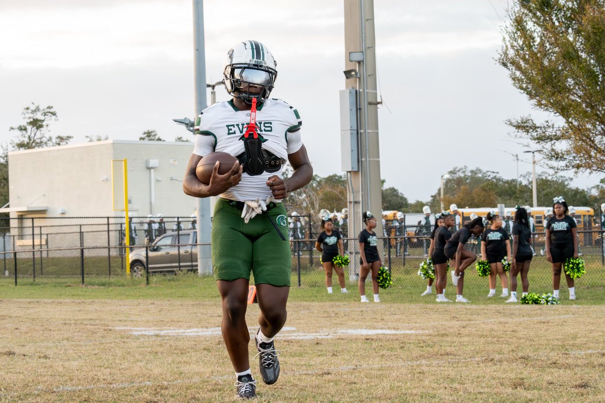 Regular season stats:

1,049 rushing yards
13 touchdowns 
10.9 yards per carry 
104.9 yards per game
96 carries 
400 receiving yards
4 touchdowns 
hudl.com/v/2Q7U1p

Thank you god 🙏🏾