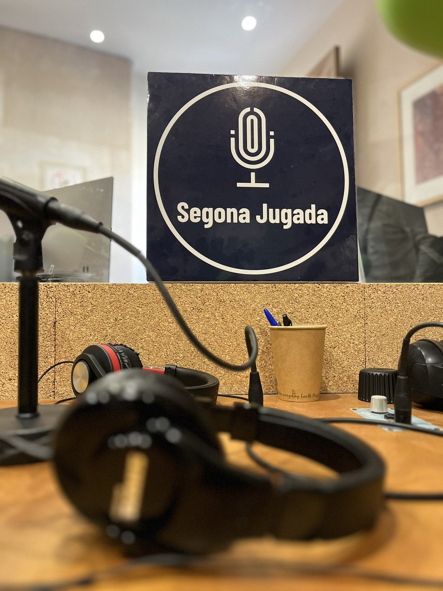 "Hola! Ens agrada molt el vostre podcast, voleu venir a fer un programa a Ona Mediterrània?"

154 programes i un bon grapat de retransmissions després, tancam aquesta etapa per començar-ne una de nova.

<a href="/OnaMediterrania/">Ona Mediterrània</a> és blanc-i-blava. De tot cor, gràcies per tot 🤍💙