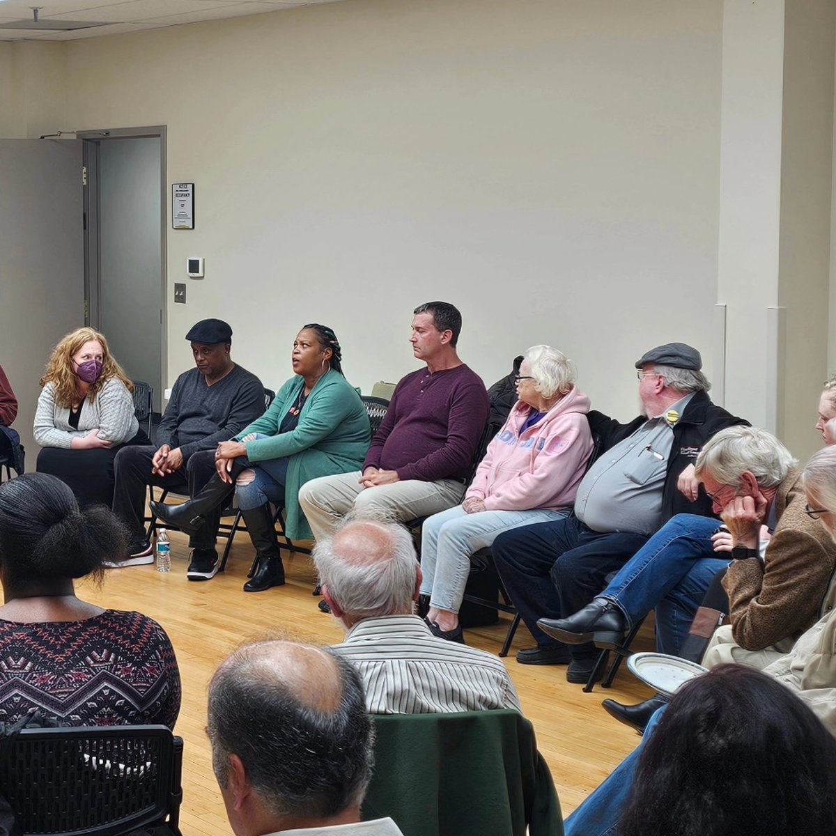 endmoneybond's tweet image. Last week, we were in Rockford with @StateRepVella to hear about community members' experiences with public defense &amp;amp; the urgent need for statewide reform. 

IL needs a statewide office of Public Defense, tell your legislators to pass the FAIR Act: actionnetwork.org/letters/tell-y…