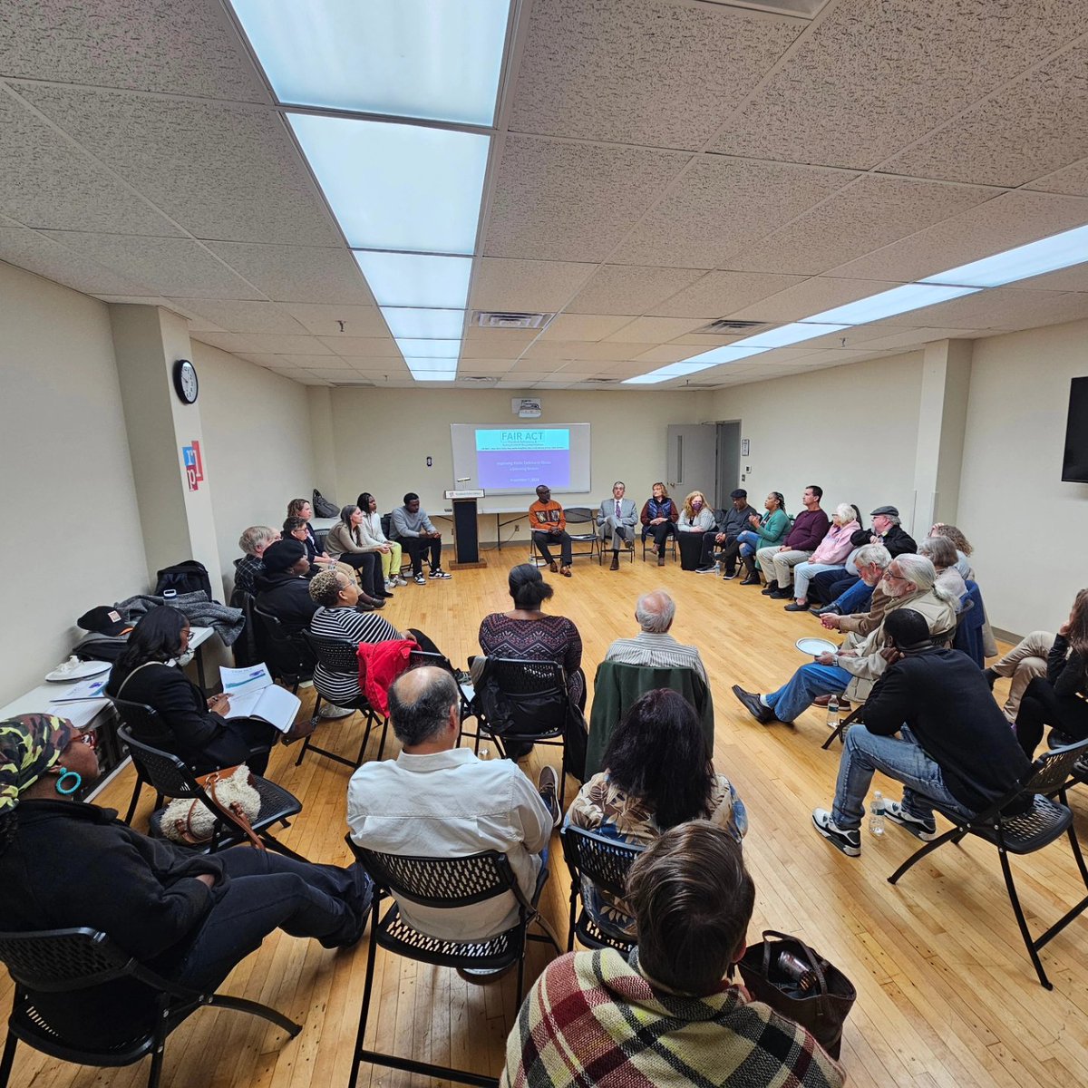 endmoneybond's tweet image. Last week, we were in Rockford with @StateRepVella to hear about community members' experiences with public defense &amp;amp; the urgent need for statewide reform. 

IL needs a statewide office of Public Defense, tell your legislators to pass the FAIR Act: actionnetwork.org/letters/tell-y…