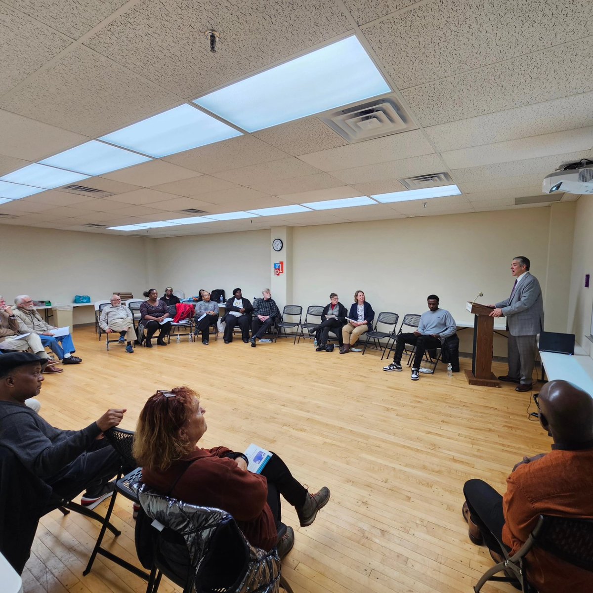 endmoneybond's tweet image. Last week, we were in Rockford with @StateRepVella to hear about community members' experiences with public defense &amp;amp; the urgent need for statewide reform. 

IL needs a statewide office of Public Defense, tell your legislators to pass the FAIR Act: actionnetwork.org/letters/tell-y…