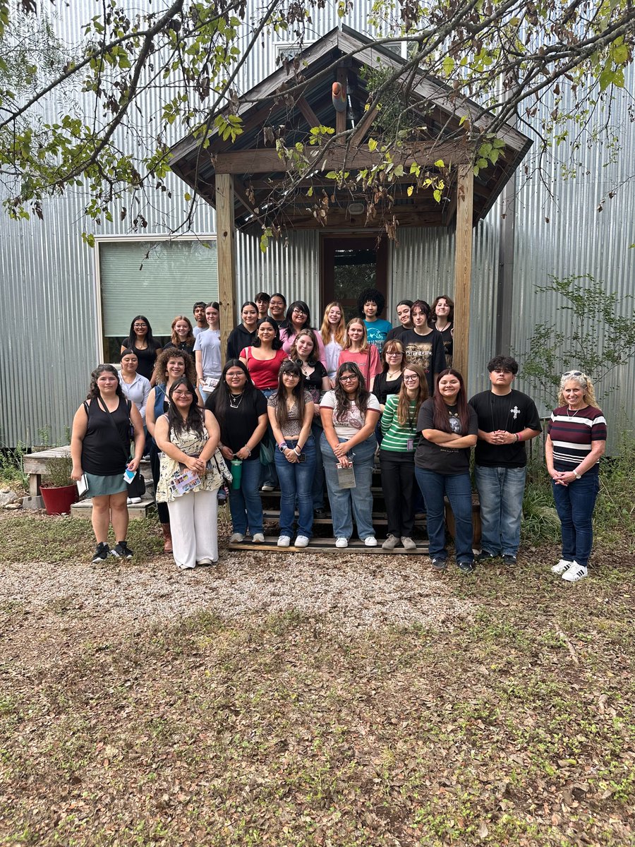 SMHS-Visual Arts (@smhsvisualart) on Twitter photo Last Friday, a group of Seniors went out to Eye of the Dog, a non-profit Art Center here in San Marcos. They got to see different studio spaces, look at areas for ceramics & multi-media art, and even meet with artists! They loved it! <a href="/SMHS_SMCISD/">San Marcos High School</a> <a href="/GEARUP_SMCISD/">GEAR UP_ SMCISD</a> Last Friday, a group of Seniors went out to Eye of the Dog, a non-profit Art Center here in San Marcos. They got to see different studio spaces, look at areas for ceramics & multi-media art, and even meet with artists! They loved it! <a href="/SMHS_SMCISD/">San Marcos High School</a> <a href="/GEARUP_SMCISD/">GEAR UP_ SMCISD</a>
