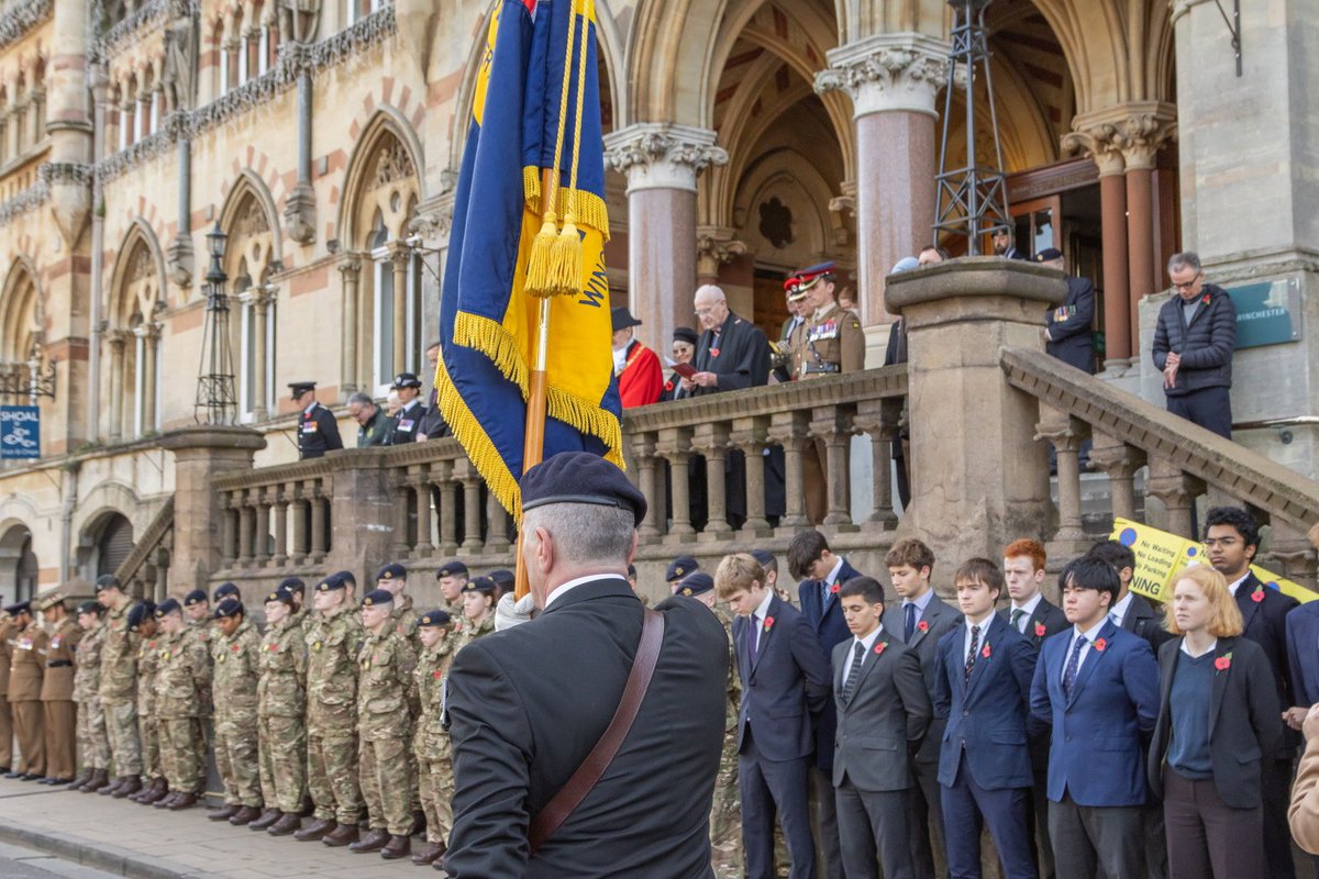 ATR_Winchester's tweet photo. Today soldiers from ATR Winchester joined the Mayor of Winchester and city representatives to mark Armistice Day.

The city and their Regiment stood shoulder to shoulder to remember those who gave their lives in the service of peace.

We will remember them.

📷: @WinchesterCity https://t.co/PytaLqIBx1