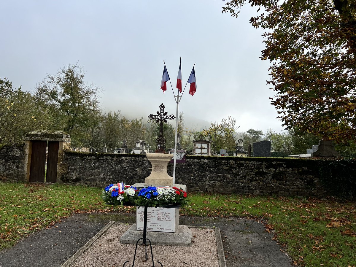 Huguette_Tiegna's tweet photo. 🇫🇷 11 novembre 1918
J’étais ce matin à #Saint-Jean-Mirabel et à #Ceint-d’Eau aux cérémonies de commémorations. 
Il y a 106 ans, les cloches sonnaient la fin de la Grande Guerre. En ce jour de mémoire, rendons hommage aux soldats tombés pour notre liberté et pour nos valeurs. https://t.co/IFu4hOiWAl
