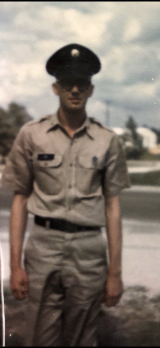 Happy Veterans Day to my Dad and to the veterans and their families. Thank you for your service to our country! 🇺🇸
