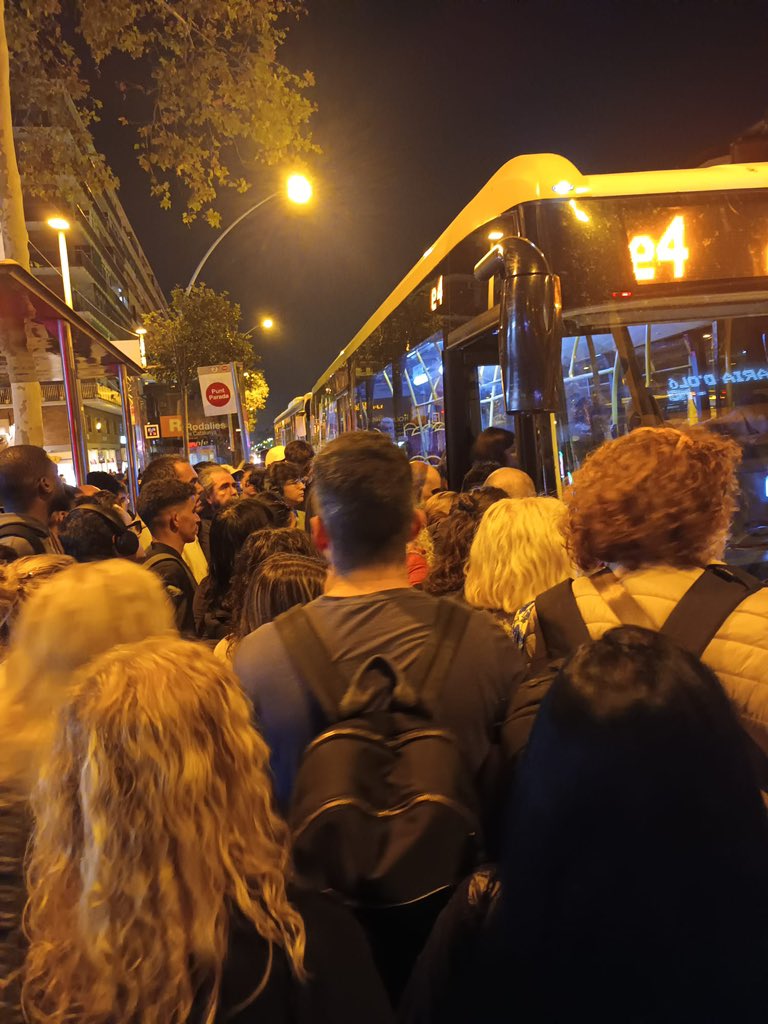 Atenció a les imatges que ens envia una usuària!

Volem un bus digne per a Ripollet! Estem farts d’aquesta situació diària de menyspreu a uns ciutadans i ciutadanes que mereixen molt més 😡

<a href="/AjRipollet/">Ajuntament Ripollet</a> <a href="/eherreracaja/">Eva Herrera</a> <a href="/territoricat/">Territori</a> <a href="/DecidimRipollet/">Decidim Ripollet</a> <a href="/ERC_Ripollet/">Esquerra Republicana de Ripollet</a> <a href="/PSCRIPOLLET/">PSC Ripollet</a>