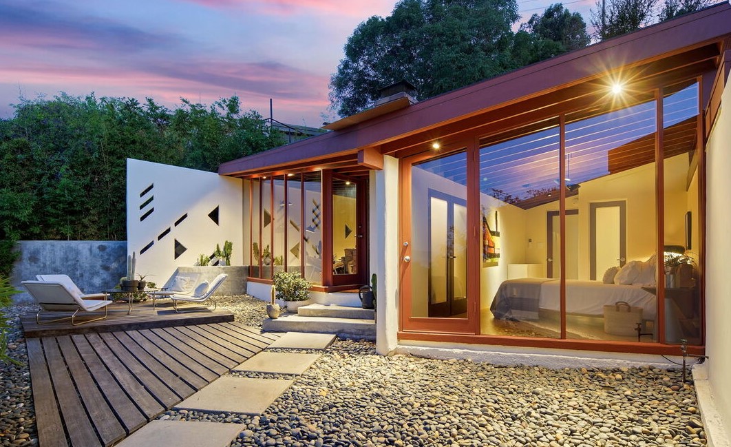 Alloi's tweet photo. Mid-Week Inspiration // The Bergren Residence by John Lautner

Images by Noel Kleinman https://t.co/75123zHJBj