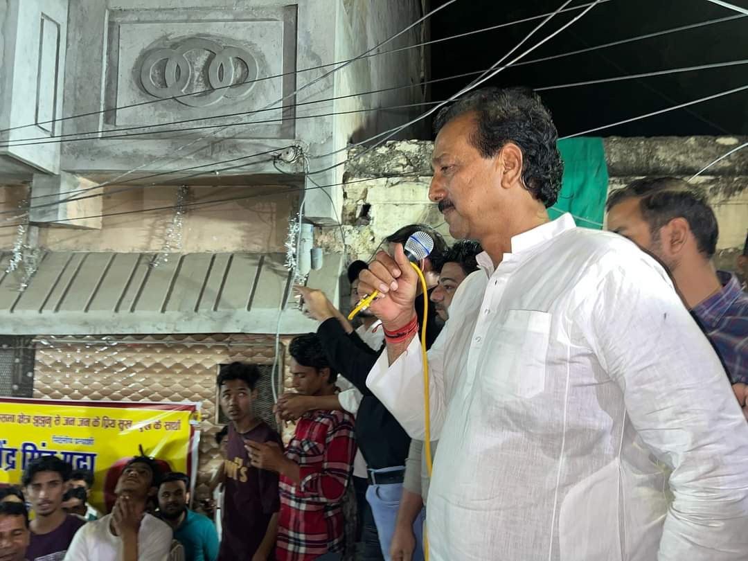 rajputanagarh's tweet image. झुंझुनू विधानसभा के राजपूत भाइयों वोट देने जाओ तो एक बार तारानगर का चुनाव याद कर लेना यह वही समाज है जिसने एक होकर एक राजपूत योद्धा को हराया था तो अपना वोट राजेंद्र सिंह गुढ़ा को देना
 @RajendraGudha 
#झुंझुनू_विधानसभा #RajendraGudha