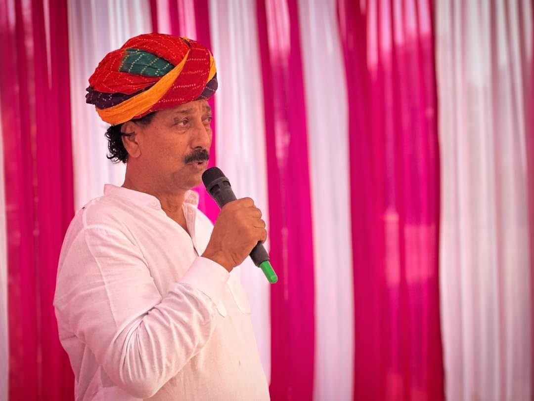 rajputanagarh's tweet image. झुंझुनू विधानसभा के राजपूत भाइयों वोट देने जाओ तो एक बार तारानगर का चुनाव याद कर लेना यह वही समाज है जिसने एक होकर एक राजपूत योद्धा को हराया था तो अपना वोट राजेंद्र सिंह गुढ़ा को देना
 @RajendraGudha 
#झुंझुनू_विधानसभा #RajendraGudha