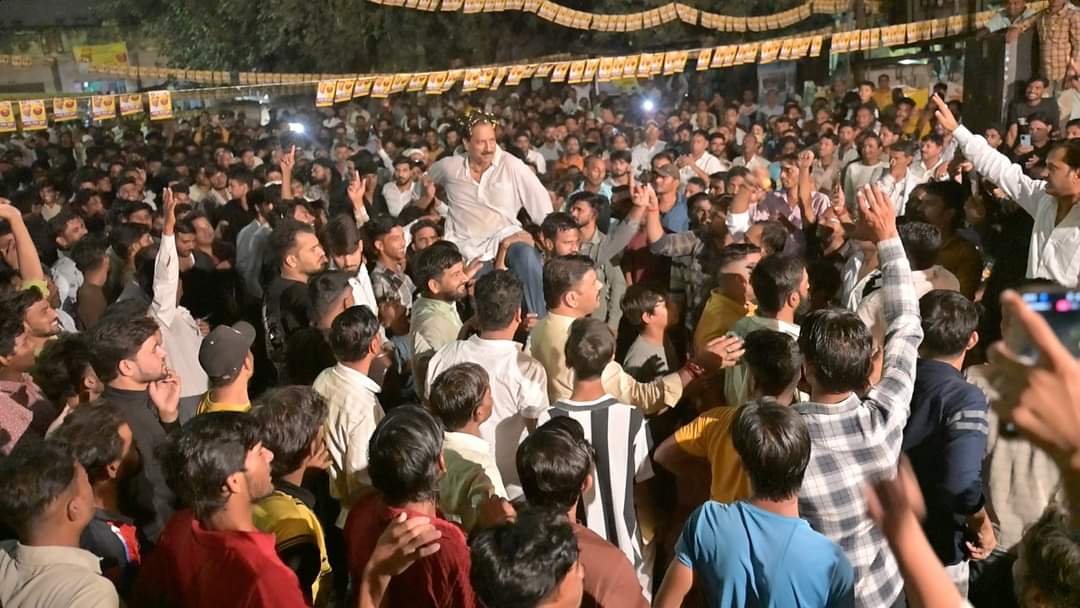 rajputanagarh's tweet image. झुंझुनू विधानसभा के राजपूत भाइयों वोट देने जाओ तो एक बार तारानगर का चुनाव याद कर लेना यह वही समाज है जिसने एक होकर एक राजपूत योद्धा को हराया था तो अपना वोट राजेंद्र सिंह गुढ़ा को देना
 @RajendraGudha 
#झुंझुनू_विधानसभा #RajendraGudha