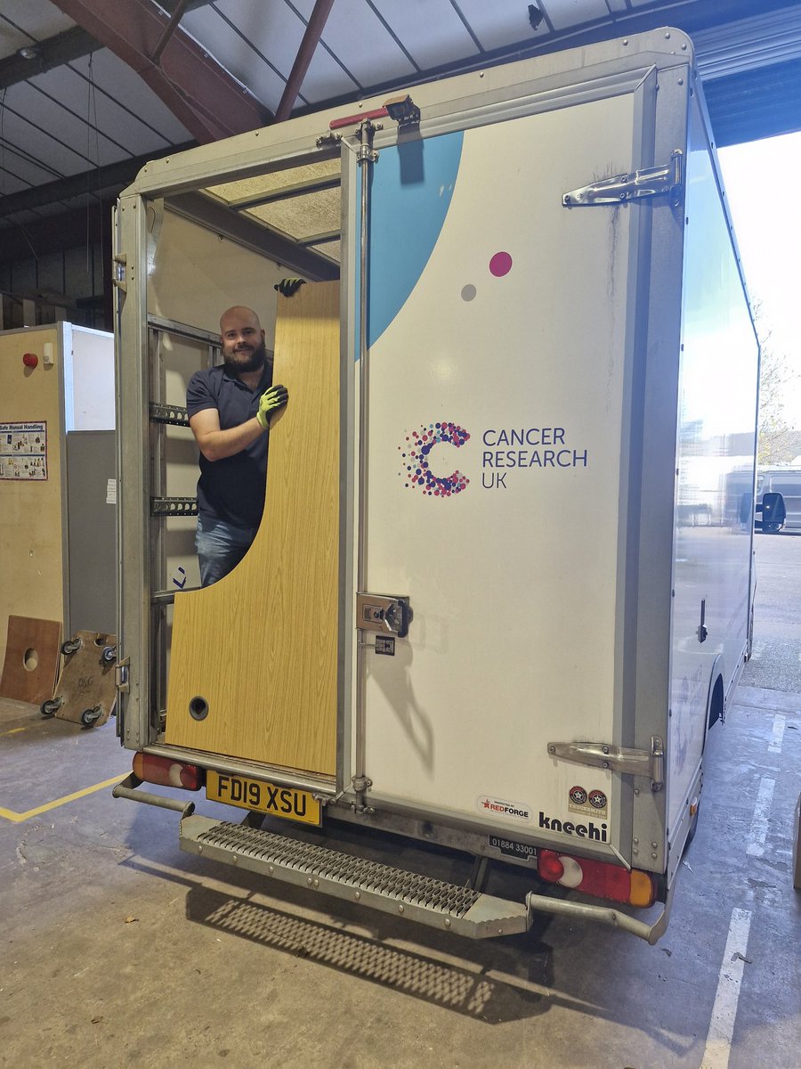Keeping it green at D&amp;G! 🌱

Instead of letting our client's desks end up in landfill, we teamed up with <a href="/CR_UK/">Cancer Research UK</a> to give them a second life. This morning, the desks were collected and ready to be repurposed and reused - all for a great cause.

<a href="/agoodthing_uk/">A Good Thing (UK)</a>