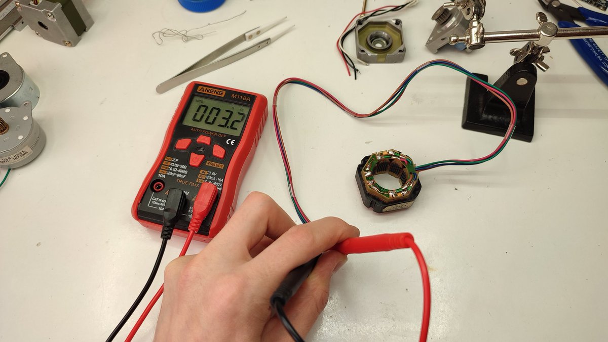 chronic_atronic's tweet photo. @Nedu_2001 Well on any motor less than like 20yrs old it's not necessary anymore it seems, with bipolar drivers being commonplace after that. I did it on a second one too where it was easier cause it had a proper PCB in the back https://t.co/0NZn6rQdTK