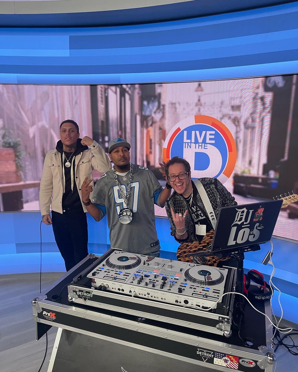 MrJakeBass's tweet photo. 📺TUNE IN AT 11:40📺

Catch @drewverdemusic @djlos_the_original and myself performing the single “Go Yo Way” on @4liveinthed!!!

You don’t wanna miss this!!!

#DrewVerde #GoYoWay #LiveInTheD #WDIV #BocaJMusic #BassmentSounds https://t.co/0BFfZdkWhm
