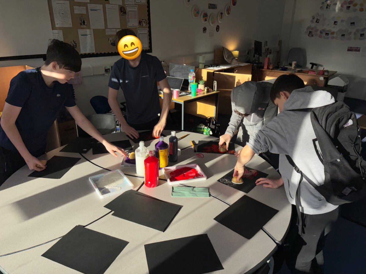 PrestonLodgePSF's tweet photo. Remembrance Day - our young people have been learning about what the poppy symbolises, why people wear the poppy and what the different colours represent❤️💜🤍 #ProudtobePL https://t.co/2AHbUS8g8D