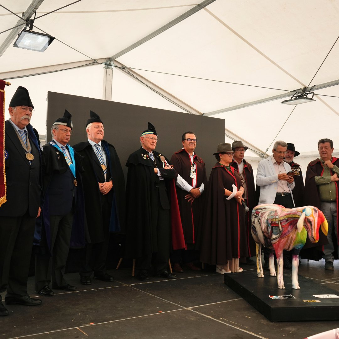 En #Fromago2024 se han dado acontecimientos muy importantes, como la presentación de la Cofradía Zamorana del Queso. Ésta nace con la idea de apoyar y promocionar las virtudes de este producto y de crear una agrupación de personas en torno a ello 🧀