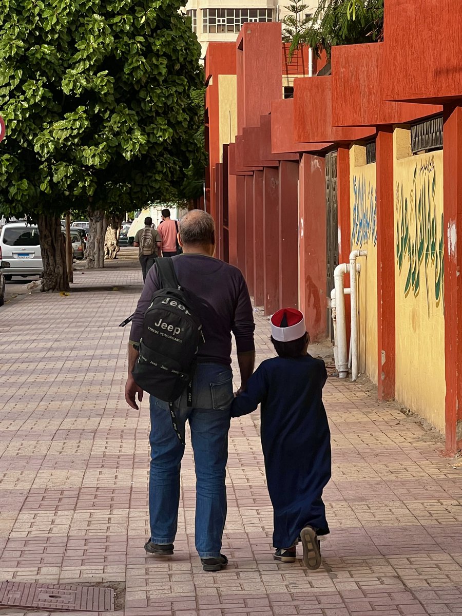 zaixus's tweet photo. النهارده كان عندي مشوار في سموحة، وبعد ما خلصت اتمشيت عند مدرستي، ماروحتش هناك من وقت ما دخلت الكلية ٢٠١٥، ولما دخلتها كان ٢٠٠٥، يعني أولموست ٢٠ سنة، الأرقام دي تفوق درجة استيعابي. https://t.co/Q1xQVTLYzq
