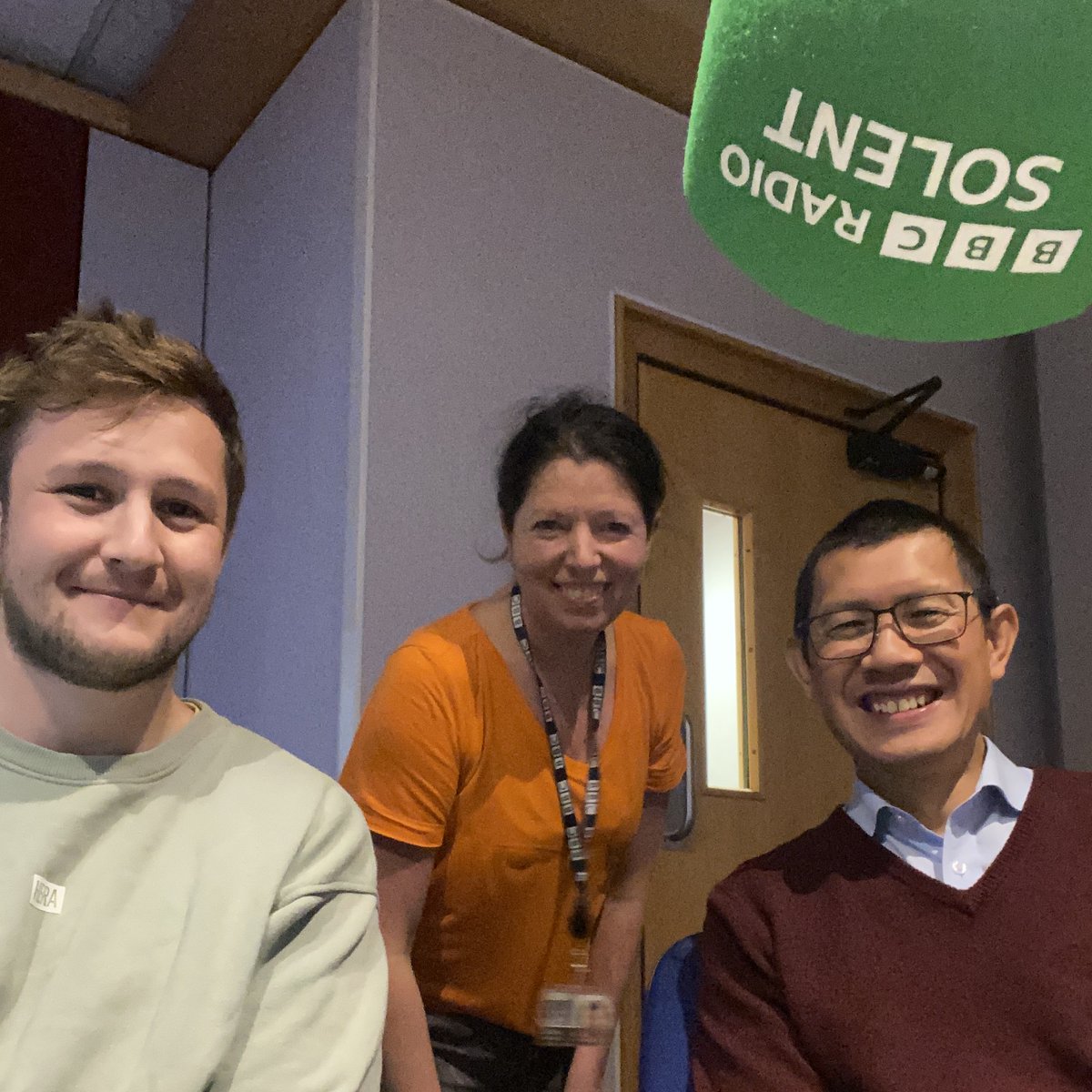 📢 November is #LungCancerAwarenessMonth. It's the perfect time highlight our Targeted Lung Health Check (TLHC) service at UHS! 🩺✨

Our service offers a free ‘lung MOT’ for people aged 55 to 74 who are current or past smokers.

🧵(1/5) 👇