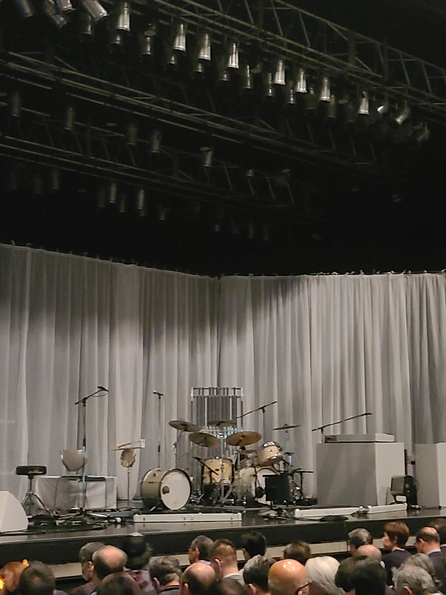 kenkenzu's tweet image. CLUB CITTA'川崎にて
THEmusicalBOX　LIVE参戦
Sハケットバンドでも近年LIVE参戦して　GENESIS聴いてたが🎵　今夜凄すぎて‼️このバンドの本気度に度肝抜かれたわ✨音もそうだけどパフォーマンスも当時を再現何か1973年にタイムトリップしたみたい🎵😊
#GENESIS
#TheMusicalBox