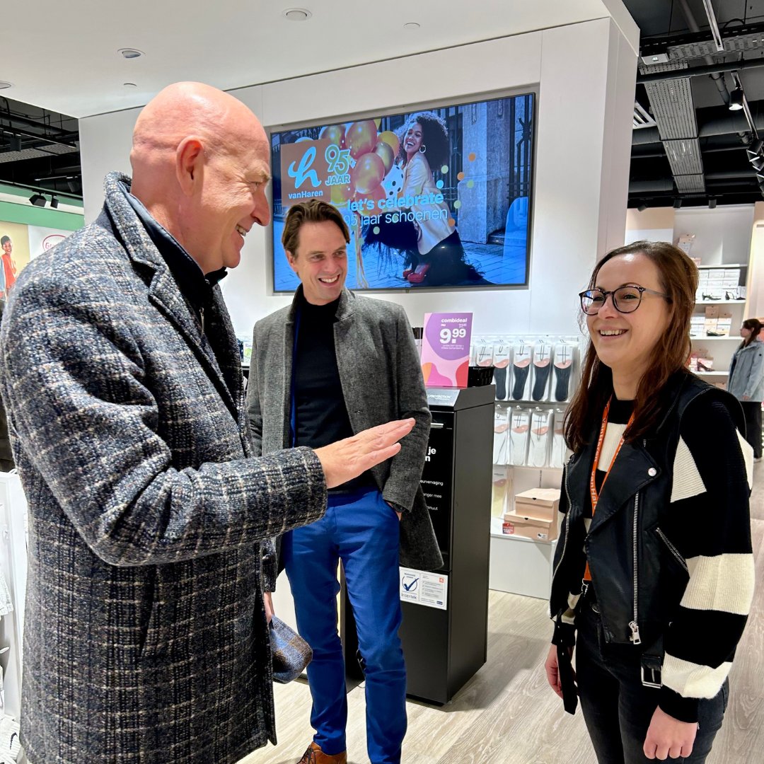 Vandaag was gedeputeerde Hoogland van provincie Overijssel op bezoek in Hardenberg centrum 🏘️

Hij ging in gesprek met ondernemers. Want tegen welke uitdagingen lopen zij aan? Welke plannen liggen er? En hoe is het winkelen veranderd?

Lees verder op onze website 👉 'Nieuws'