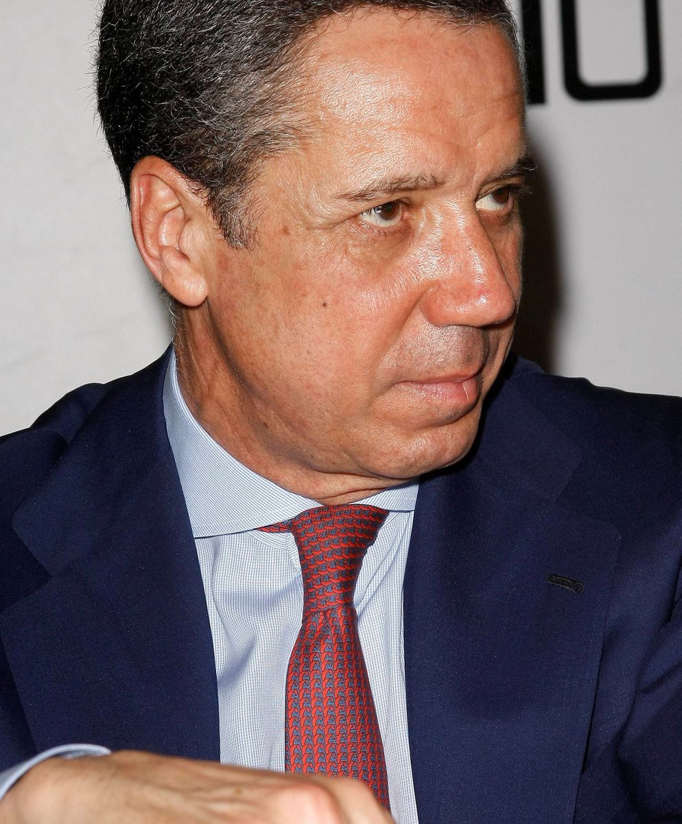 1) La màfia judicial espanyola es nega a aplicar la Llei d'Amnistía a l'independentista català Marcel Vivet.  La mateixa trama deixa en llibertat un dels gàngsters més carismàtics del Pp, Eduardo Zaplana, condemnat a 10 anys de presó, pq "no hi ha risc de fuga". 🔽