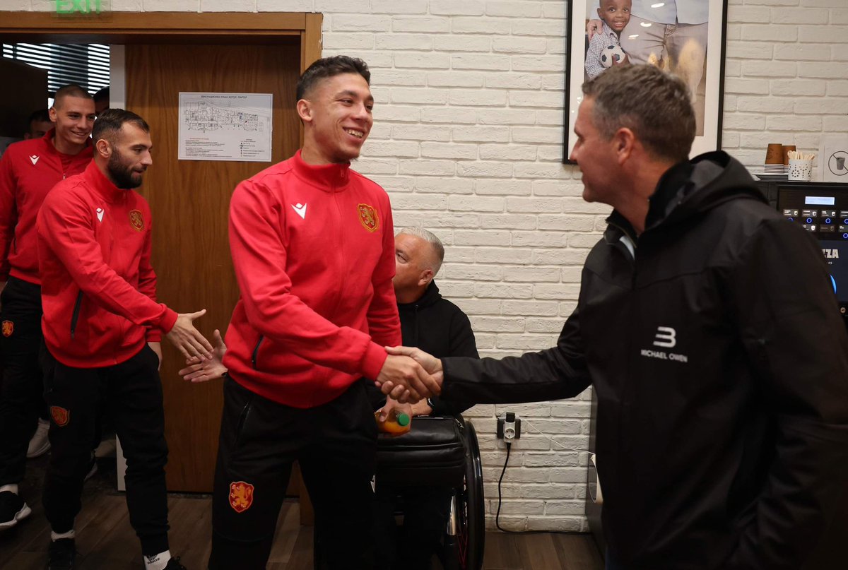Team_Bulgaria's tweet photo. 🇧🇬🤝🤩 Today we had a very special guest at The Home Of Football: @themichaelowen https://t.co/6fA4Ry1xaK