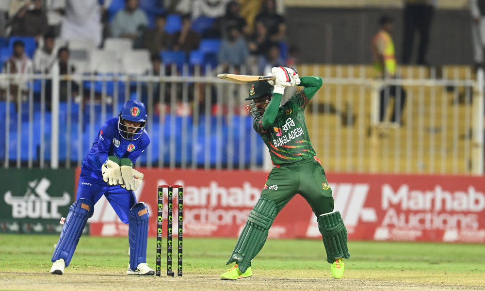 মিরাজ-মাহমুদ উল্লাহর ফিফটিতে ম্যাচের নিয়ন্ত্রণ বাংলাদেশের হাতে