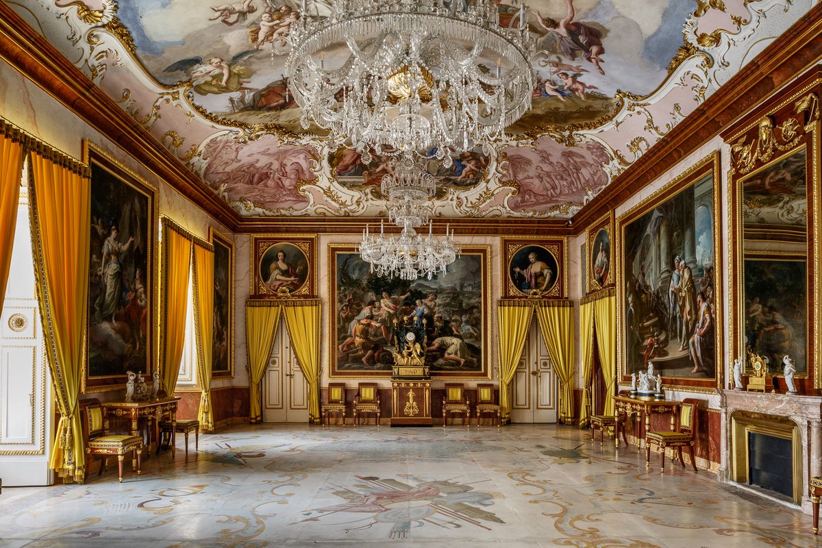 ZinetikaFest's tweet photo. 🏛️ "In-Perspective" ikuskizuna Aranjuezko Errege Jauregia dantzaren eta musikaren bidez esploratzeko aukera da

Azaroaren 16an eta 17an,11:00etan eta 13:00etan Aranjuezko Errege Jauregian, ezagutu nola dantzak eta musikak espazio honen arkitekturarekin elkarrizketan aritzen diren https://t.co/3oHqxHyTL7