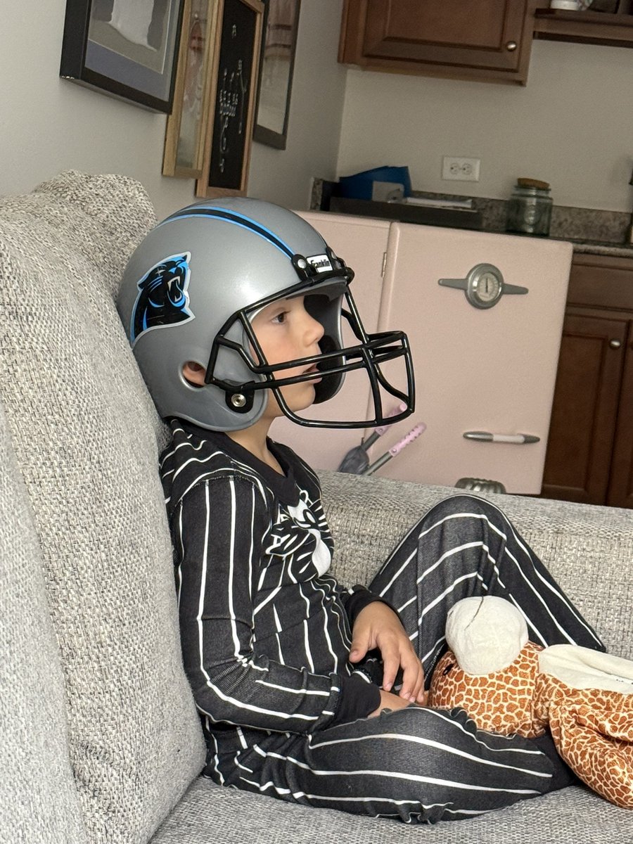BigCorbs73's tweet photo. Victory Monday Mood:
Paw Patrol with a side of Jet Lag. 
Happy Bye Week. 
#keeppounding https://t.co/1PSBQxv9wC
