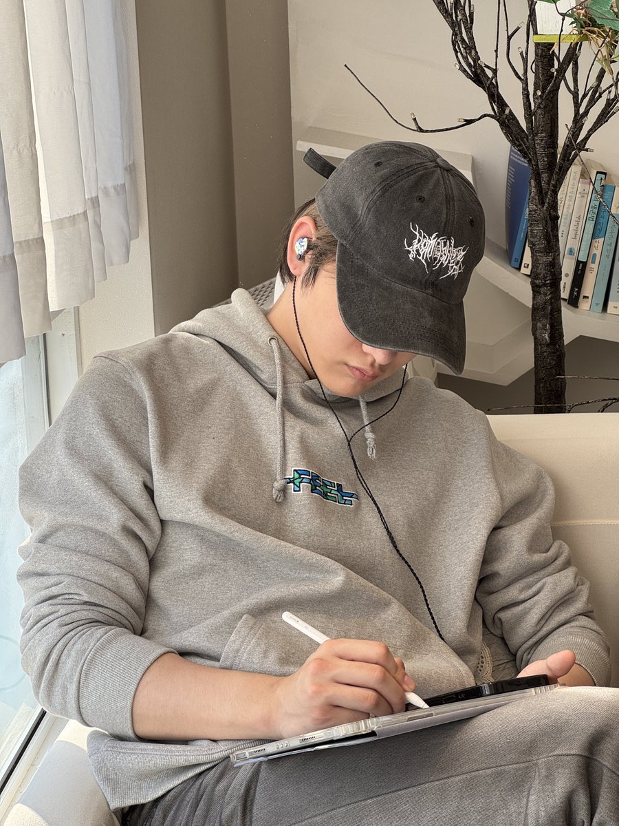 luvnnine's tweet photo. wookjin shared these on the kkt gc 🤍

🦊 my brother went to study japanese at the cafe so i followed him but fell asleep. and then my sister took a picture of me
🦊 i was drawing and then ended up falling asleep https://t.co/IAfkANXvBk