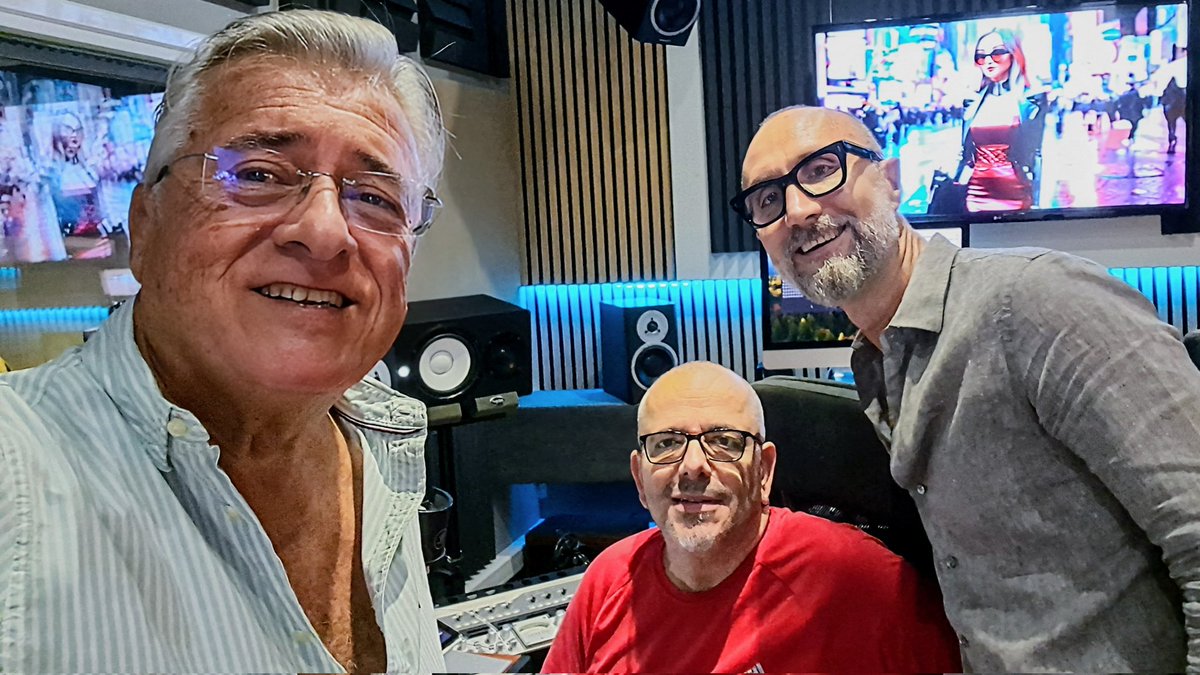 herrador_manuel's tweet photo. Sesiones de grabación de audio para poner voz en off a un documental que verá la luz en próximas fechas. Con compañeros profesionales de lujo, Teresa Afonso, Carolina, Pablo y Kiko Castro.
¡Inicio semanal inmejorable!
@arteriafilms https://t.co/LvtHaHn9S4