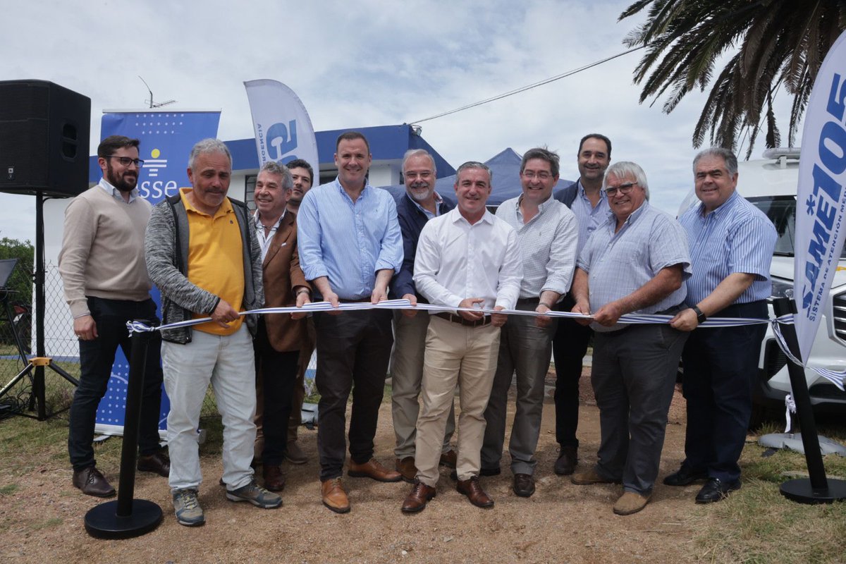 ASSEcomunica's tweet photo. #ASSE inauguró #hoy una Base del #SAME105 en San Luis
👉 De esta manera, son 14 las Bases inauguradas en el departamento de #Canelones
👉 Se cumple así con el Plan Estratégico diseñado en 2020
#Descentralización
#OrgullososDeNuestrosEquipos💪
@SosaAbella https://t.co/Q4c24LBrLD
