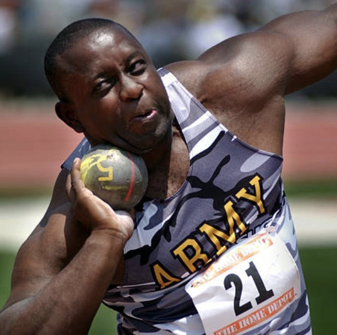 Happy Veteran's Day🇺🇸

With a 20.51m PR, Tonyo Sylvester is a shot-putter you should know.

He served as a medic in the first Gulf War and placed fifth at the 2002 US Champs as a GLIDER!

PS..no wrist tape..Army Tough💪

📸Kirby Lee