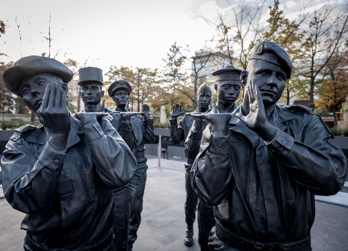 Statue, obélisque, plaque ou sculpture, le monument aux morts témoigne des conflits passés et rend hommage aux soldats tombés pour la France.

Ici, le monument OPEX à Paris rend hommage à nos soldats morts pour la 🇫🇷 depuis 1963.

« Aux morts » 🫡

#11Novembre #EnLeurSouvenir