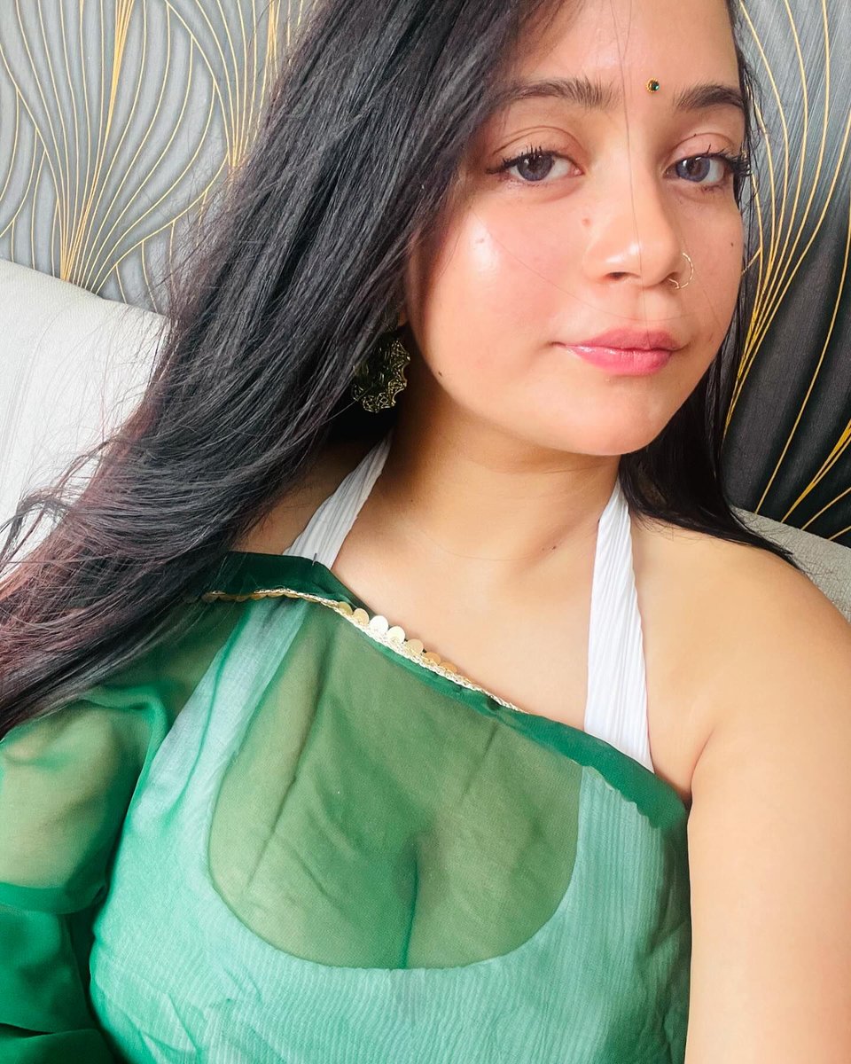 Senha31's tweet photo. #justsimple #beauty
#lifestyle #fashion #saree
#sareelove #sareefashion https://t.co/Ni3dUeMU0p