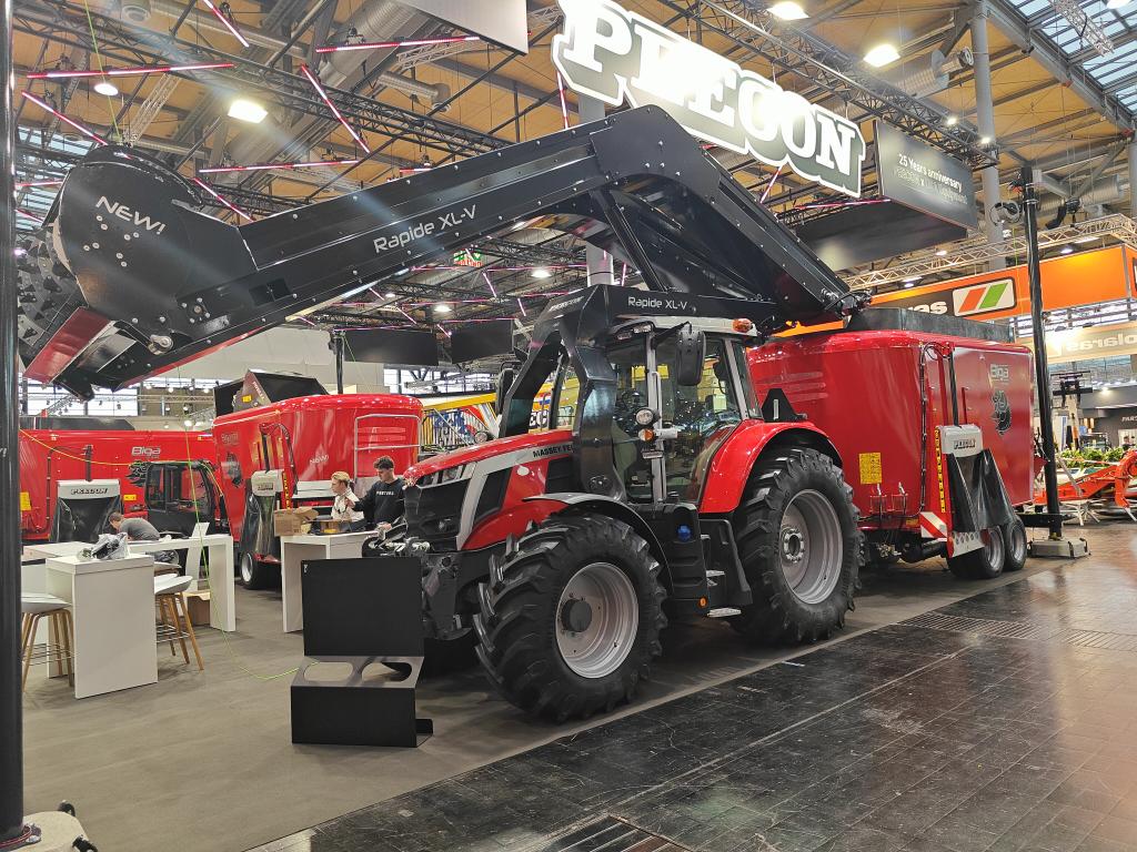 Interessant verassend nieuws van Eurotier: het Nederlandse Peecon toont een freesarm die van iedere trekker een zelfrijdende voermengwagen maakt. #eurotier24