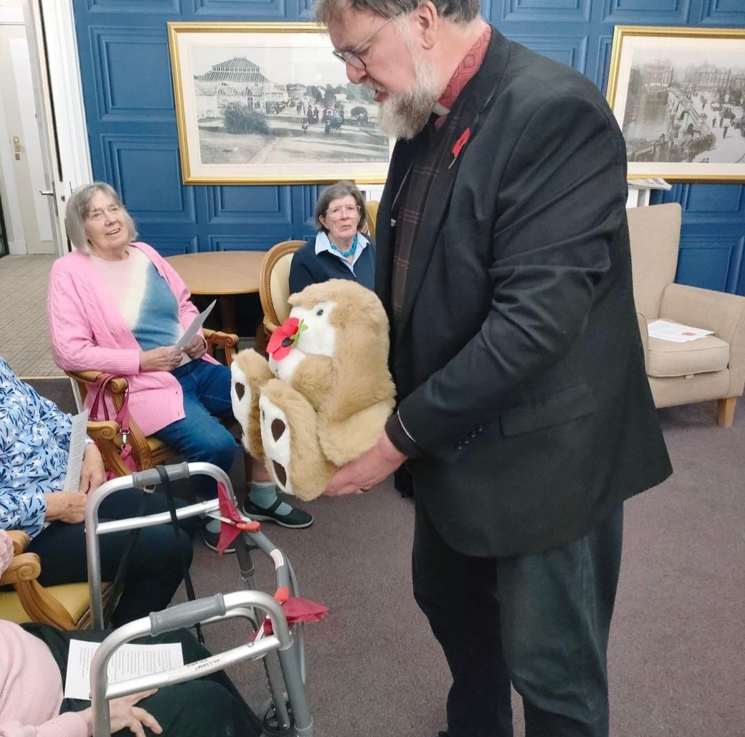 AS_Bearsden's tweet photo. Revd David visited Abbotsford House care home with Benjamin the praying bunny complete with poppy for a service of remembrance which included hymns, prayers and readings plus a time for sharing memories.
#allsaintsbearsden #scottishepiscopalchurch #dioceseofglasgowandgalloway https://t.co/N5jlbF5EN8