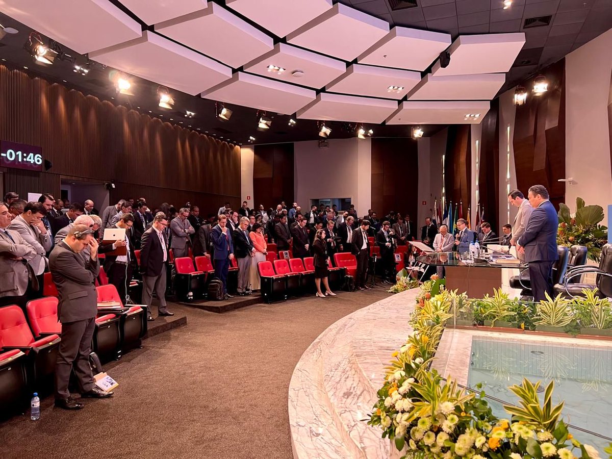 Las reuniones de hoy finalizaron con la dedicación del libro "Daniel: Interpretación, Historia y Teología". Líderes de la iglesia en Sudamérica, administradores y miembros que participan del #ConcilioAnual se unieron en oración para que este material lleve a más personas a Dios.