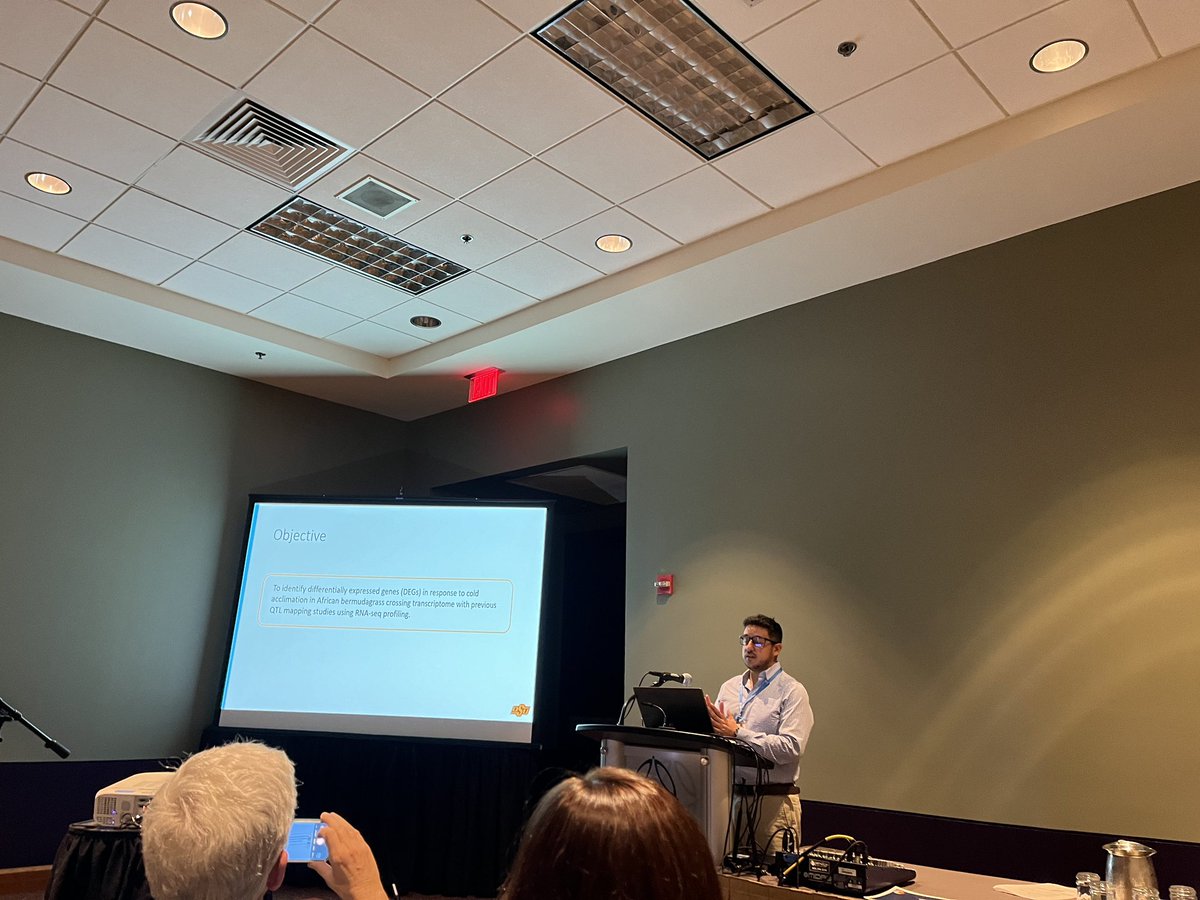 Mingying_Xiang's tweet image. Excited for the 2025 #ASA #CSSA #SSSA Conference! We&apos;ve had great talks from Dr. Cevallos @Felipegcn, Ms. Prabha Adhikari from our lab, and Mr. Thapa @bigulthapa from Dr.@wu_yanqi team at OSU. Looking forward to more presentations ahead! @OKStateTurfDoc @STILLturflab @ShuhaoYu1