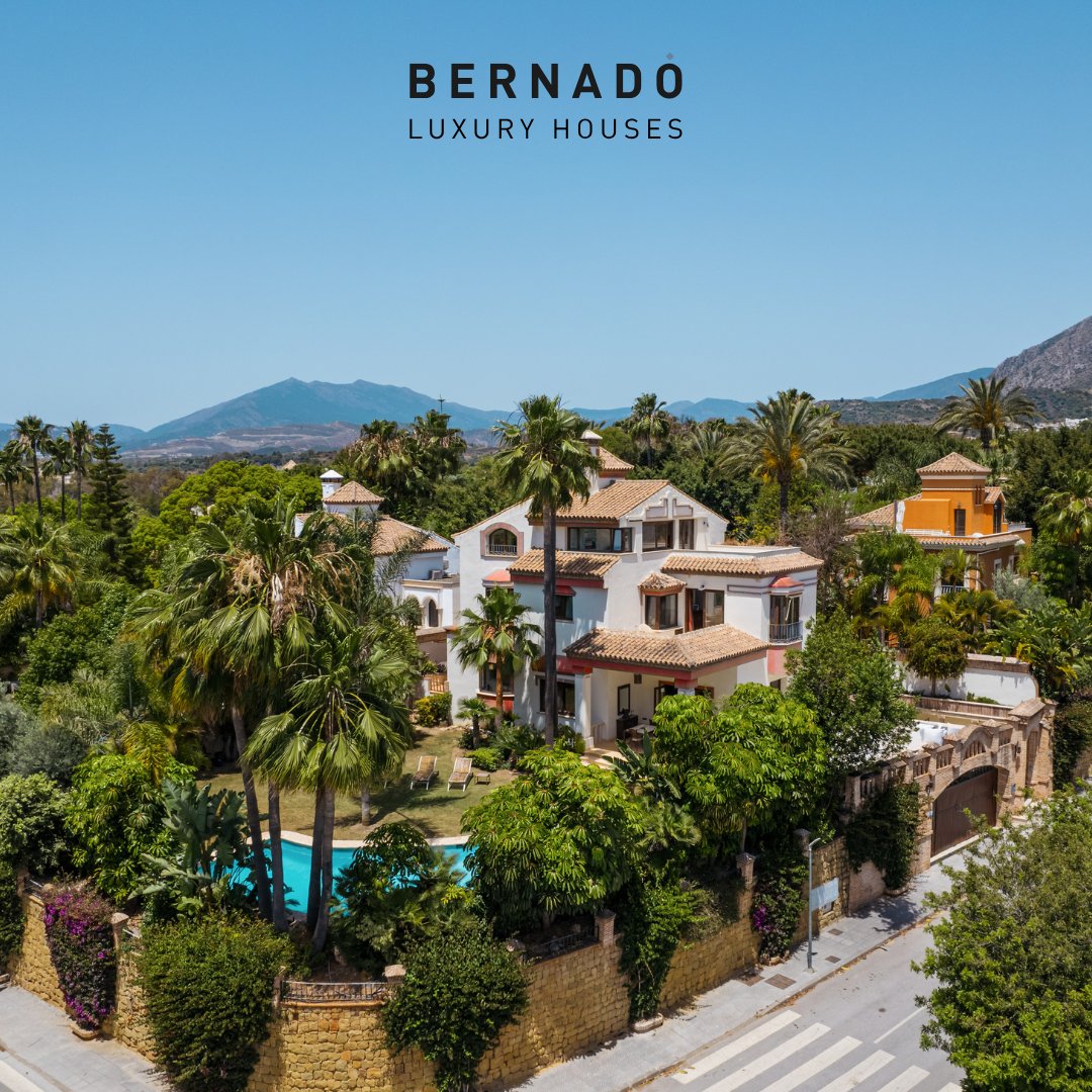 BernadoLuxury's tweet photo. 🏡 Una propiedad que combina el encanto andaluz con la posibilidad de actualización. Resalta por su salón con chimenea, su jardín con piscina de agua salada, y una cocina equipada donde dar rienda suelta a sus dotes culinarias.

https://t.co/X8PibxPtE6 https://t.co/ql8v26LGxu