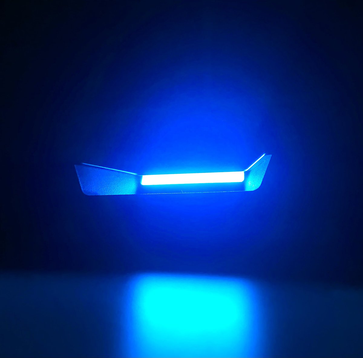 Revolza_com's tweet image. Experience the Restring Racket Customization Device’s vibrant blue and purple glow 🌌✨, engineered for precision, giving serious players the edge to elevate their game. 🎾

 #Restring #PrecisionTech #TennisInnovation