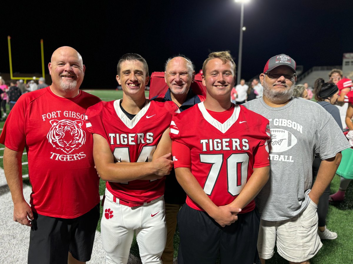Thank you VETERANS for your service! My uncle Sean (in the grey shirt) served in the US NAVY during 9/11. <a href="/EricShannonJr/">Eric Shannon</a> <a href="/EricTheRedOk/">D. Eric Shannon</a> <a href="/USNavy/">U.S. Navy</a>