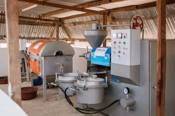 Monafrique8's tweet photo. 🇨🇮L’Université Peleforo Gon Coulibaly de Korhogo (UPGC) dispose désormais de deux laboratoires à la pointe de la technologie et dédiés à la filière karité en son sein. https://t.co/FbsVOJai4f