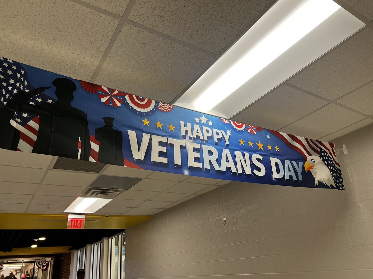 CESRobCo's tweet image. Happy Veterans Day! ♥️🤍💙🇺🇸 What an awesome program we had today led by Mrs. Lindsey! #HappyVeteransDay