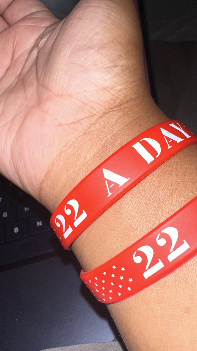 thetierraalexus's tweet photo. Happy Veteran’s Day ❤️🤍💙 🇺🇸!!!Did you know that 22 Veteran’s a day commit suicide? I wear my Veteran suicide awareness bracelet in honor of Aaron miss you man🤞🏾🫶🏾. https://t.co/oF6dBx9lnb