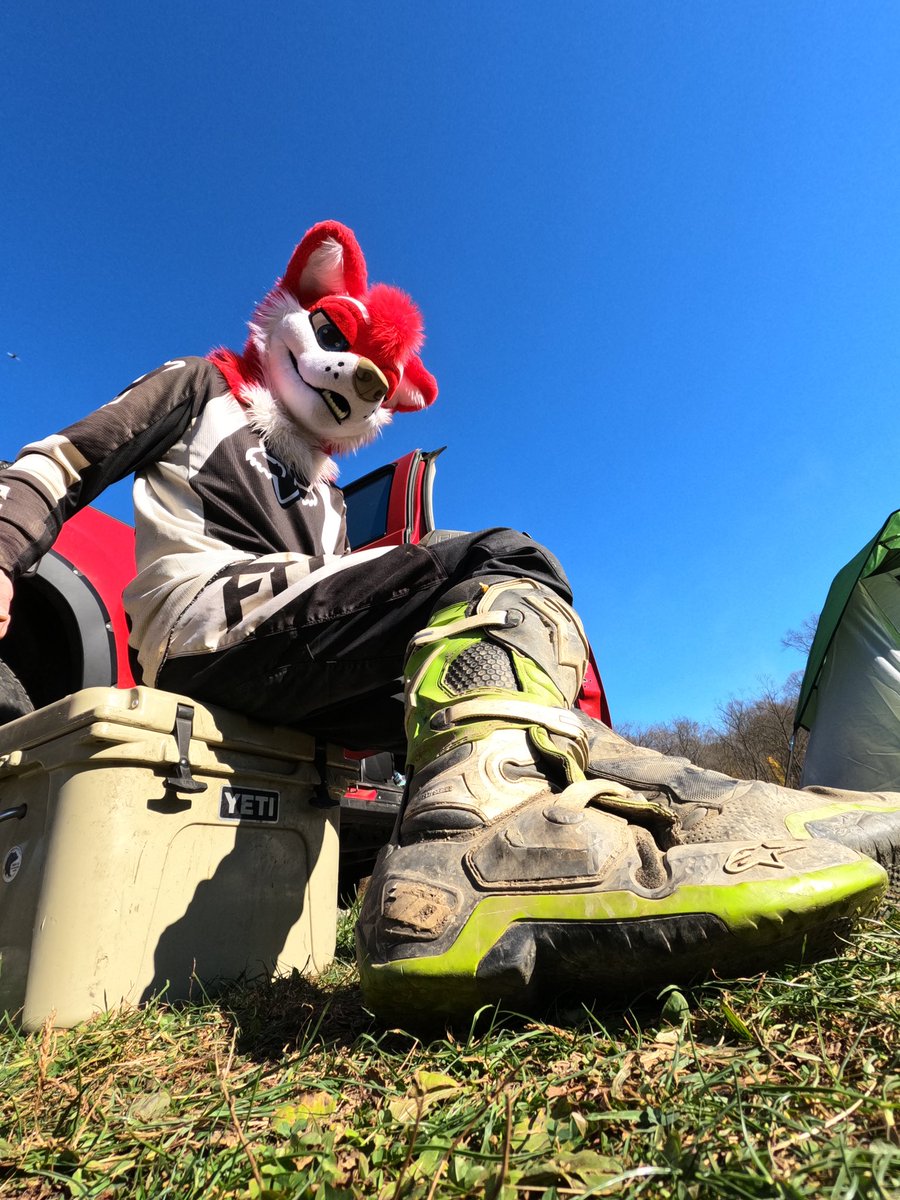 Repost if you’d take those boots off and give him paw rubs 😏🐾
#mxmonday #motofur #mxgear #gaybiker #mxboots