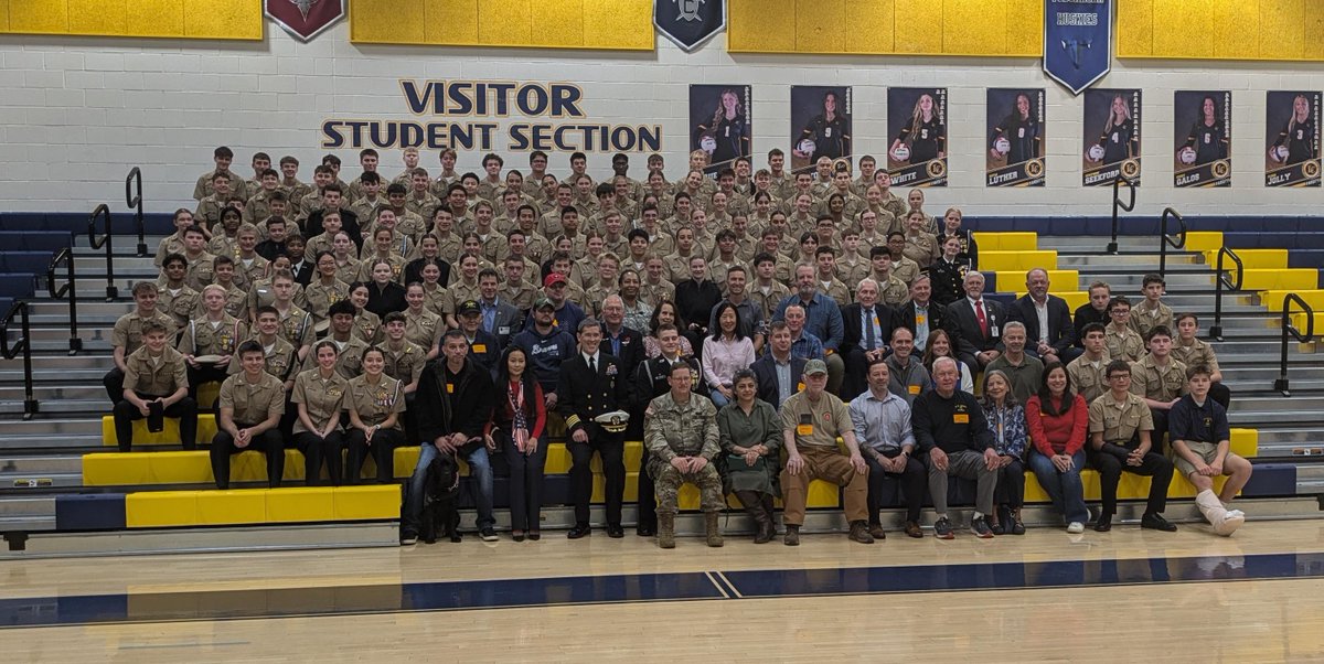 LoudounSupe's tweet image. Today, we honor and thank all veterans for their courage and commitment to our nation. Special appreciation to our Loudoun County HS JROTC students, who proudly carry forward a legacy of service and dedication. #VeteransDay #OneLCPS