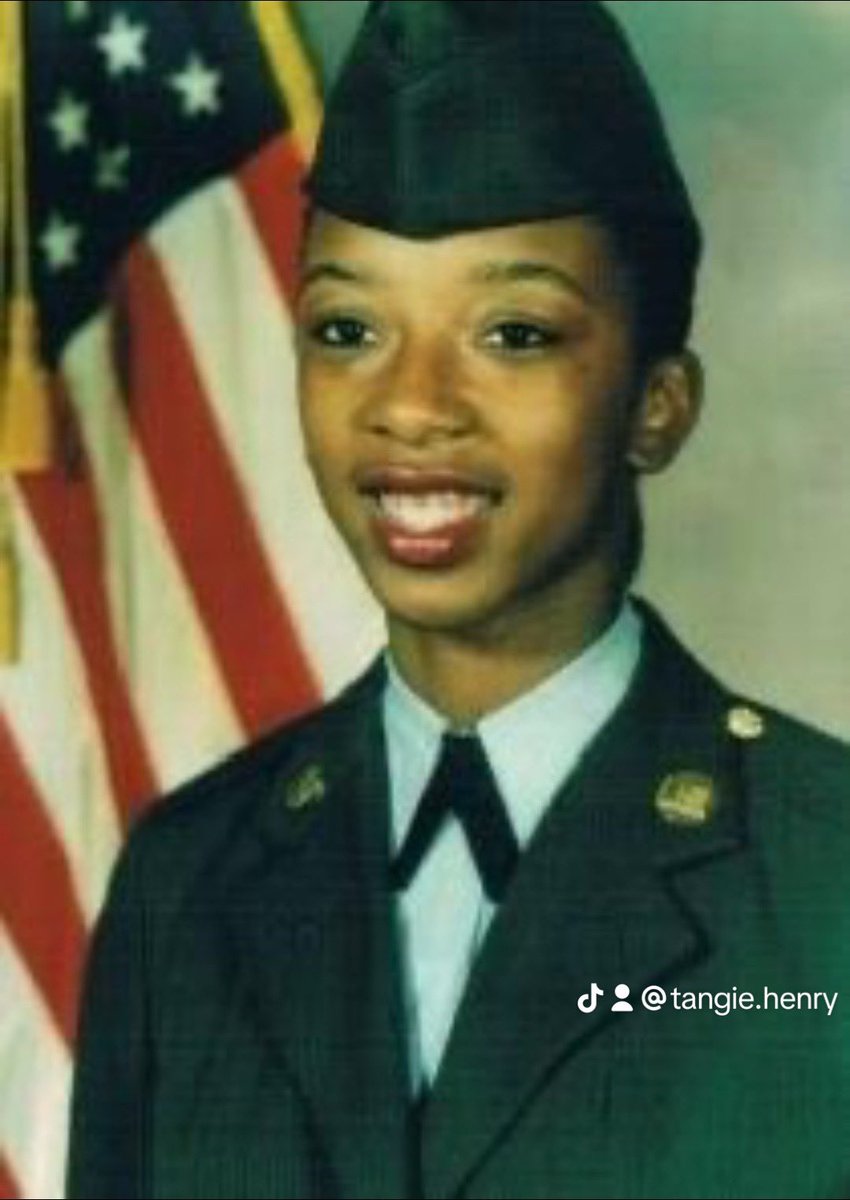 WellWomanSuite's tweet photo. U.S. Army 1989-1993
Gulf War: 1990-1991
I’m not this OR that. I’n this AND that. Shout out to all the lady vets making it happen everywhere. Happy Veteran’s Day. 
#veteransday
#ladyvet 
#usarmy
#gulfwar https://t.co/nHirpIIzZO